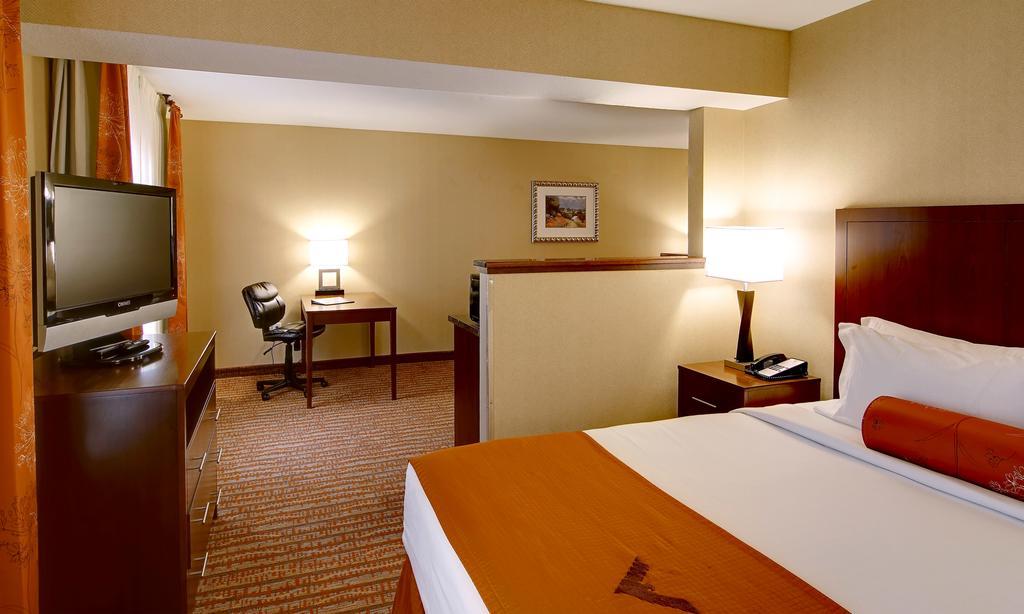 Phoenix Inn Suites Олбані Екстер'єр фото